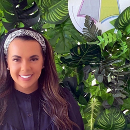 Kelly Maxwell 255 x 255