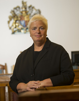 Dr Kim Holt - Portrait - Web