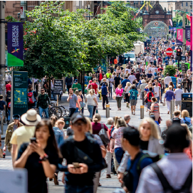 Photo showing busy high street. Credit: Artur Kraft