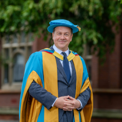 Robin Ferris Founder Bankuet Hon Grad-12